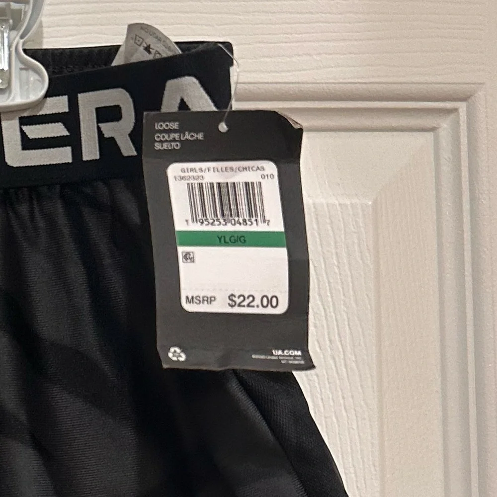 Black Under Armor Shorts - Picture 4 of 4
